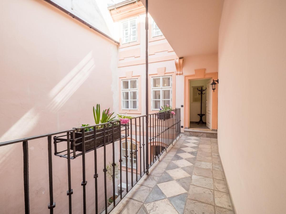 Chateau 9 By Adrez Apartment Prague